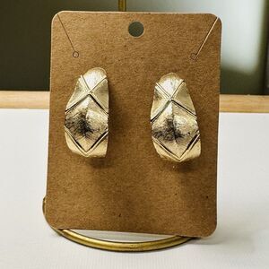 Vintage Large Gold Tone Leaf Earrings Textured Screw Back Clip On Unsigned Hoop